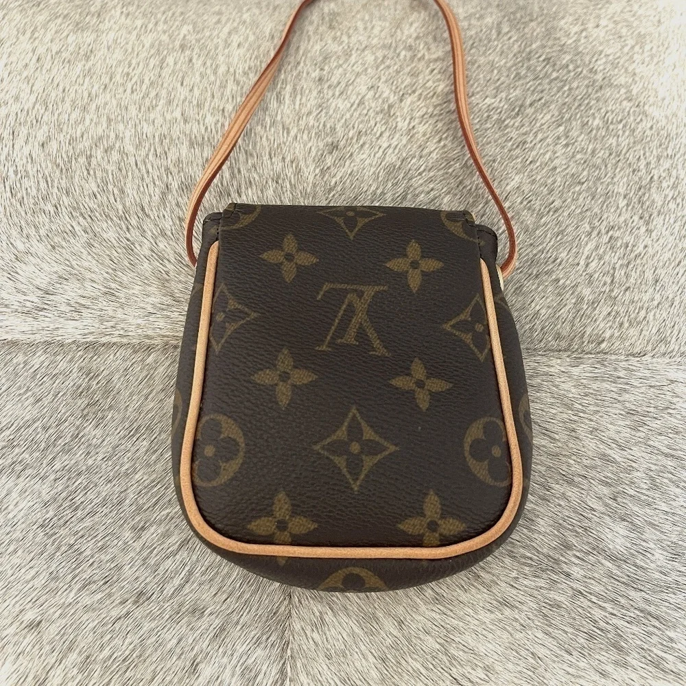 LOUIS VUITTON CANCUN POCHETTE NEW